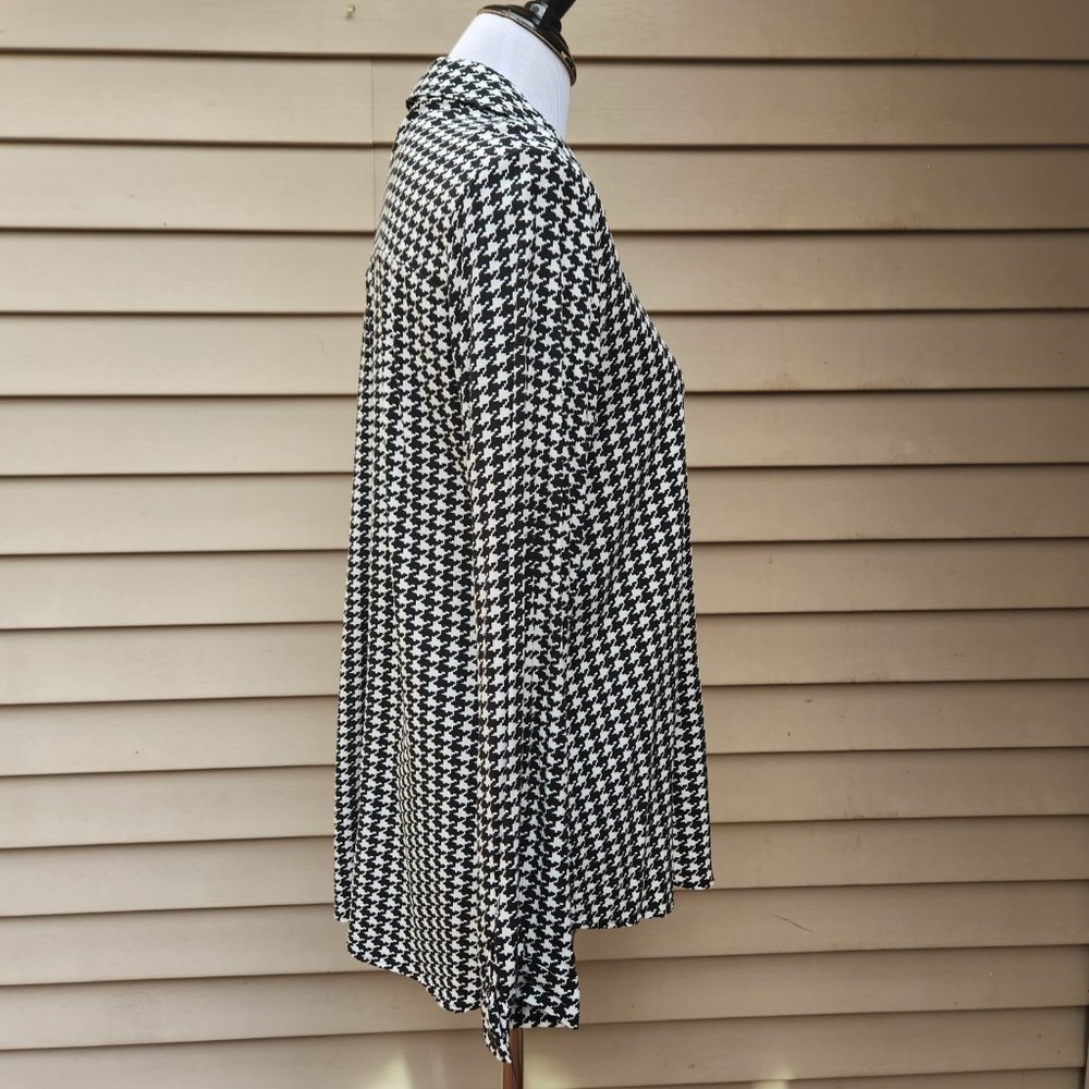 Big Dart Houndstooth Print Button-Up Blouse Black… - image 8